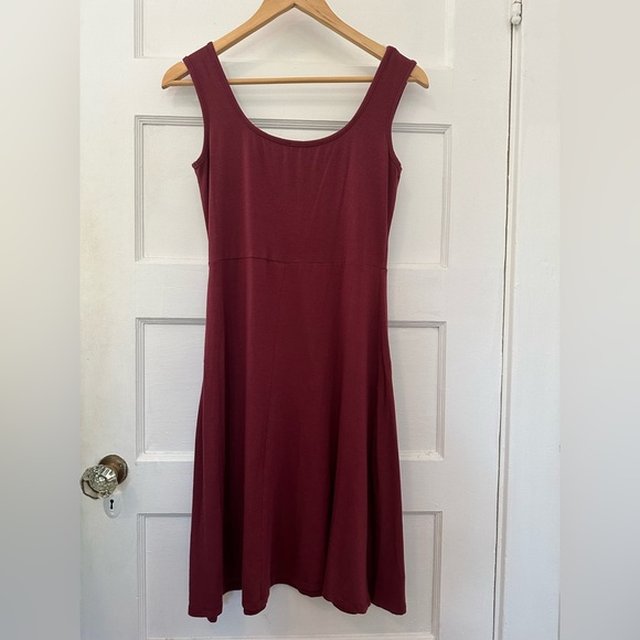Amour Vert Casual Fit and Flare A-Line Maroon Organic Cotton Modal Dress - Picture 3 of 7